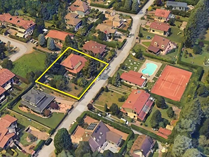 Casa con 5 locali in vendita in Via San Gaetano, Casatenovo