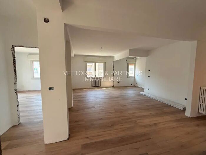 Appartamento quadrilocale in vendita in Piazza Pio X, Mogliano Veneto