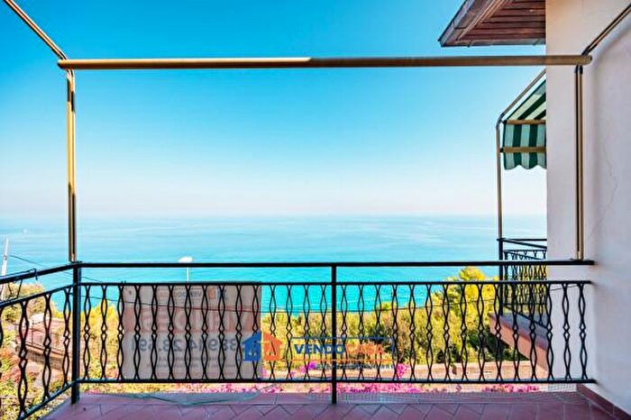 Appartamento trilocale in vendita in Strada Romana di Levante, Cervo