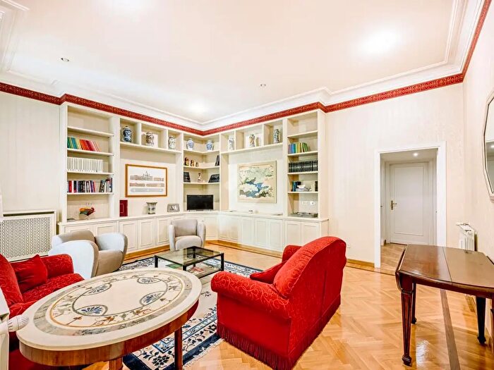 Appartamento quadrilocale in affitto in Via Leone IV, Roma