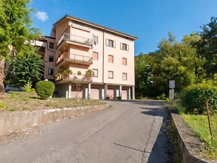 Appartamento con 6 locali in vendita in Via Aprile, Lauria