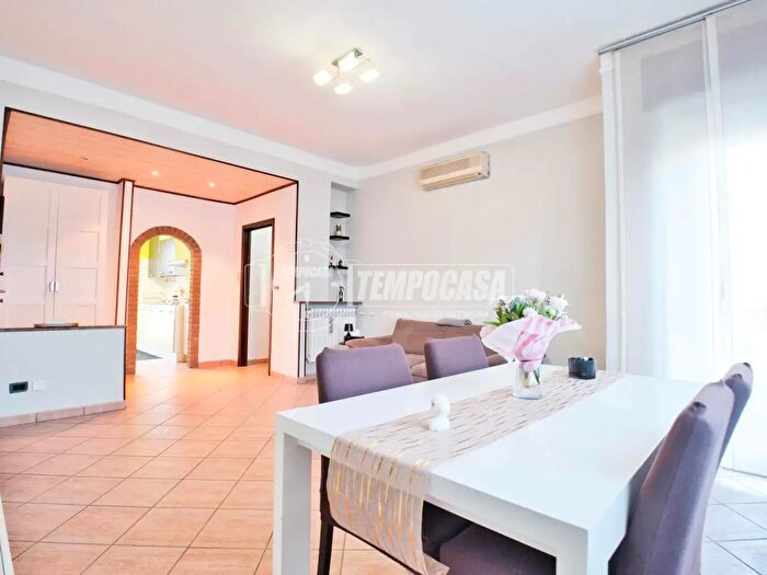 Appartamento trilocale in vendita in Via Aldo Maria Scalise, Novara