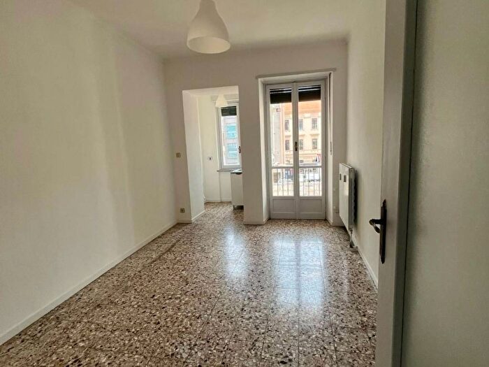 Appartamento trilocale in affitto in Via Brindisi, Aurora, Torino
