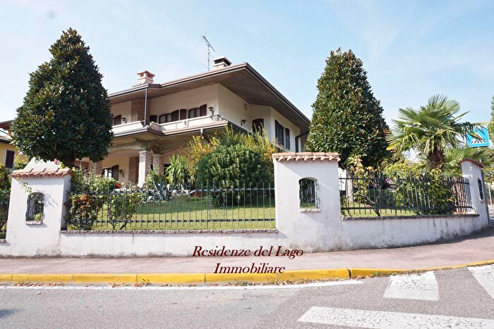 Casa con 9 locali in vendita in Via Todeschino, Sirmione