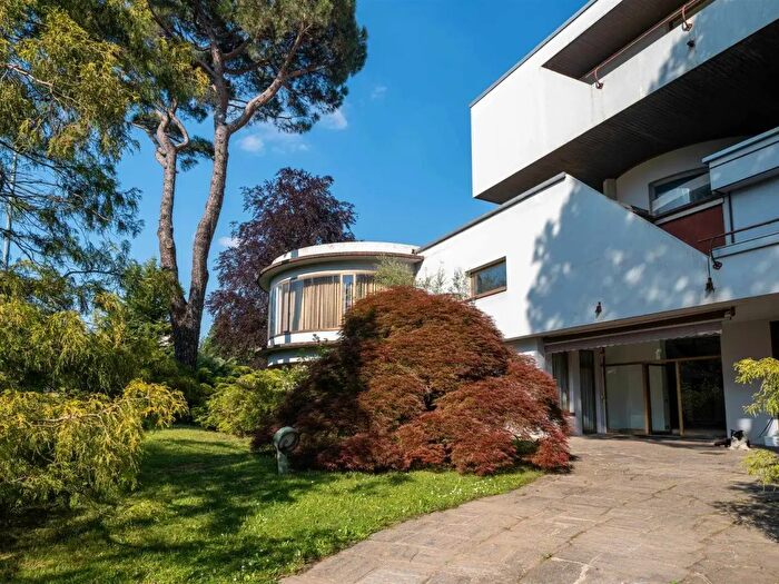 Casa con 7 locali in vendita in Via Como, Casorate Sempione