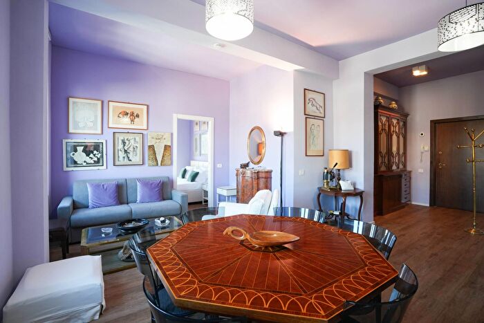 Appartamento trilocale in vendita in Via della Moscova, Milano