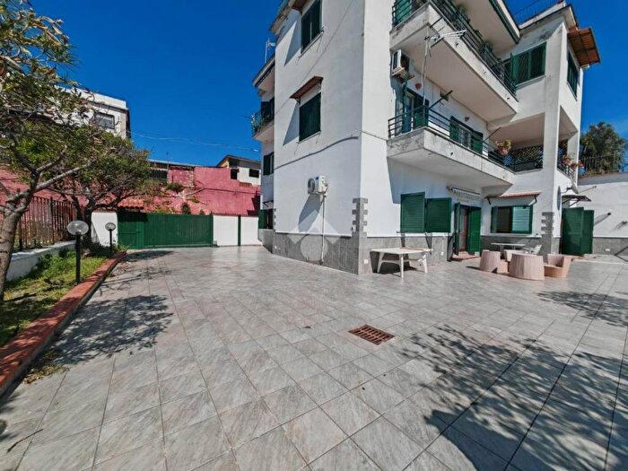 Appartamento quadrilocale in affitto in Via Italia Traversa, Lucrino, Pozzuoli