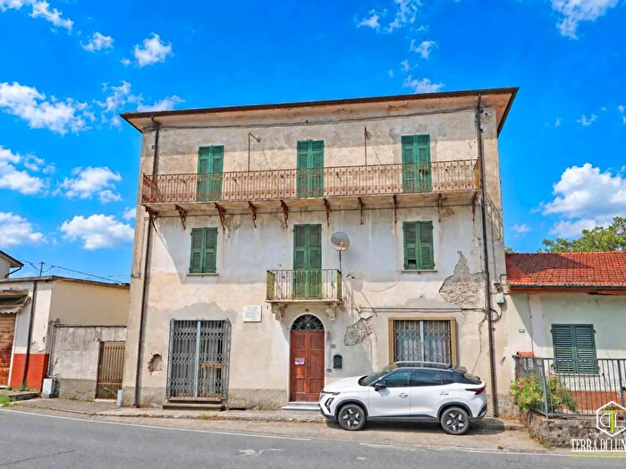 Casa con 11 locali in vendita in Via Centro di Pontemagra, Mulazzo