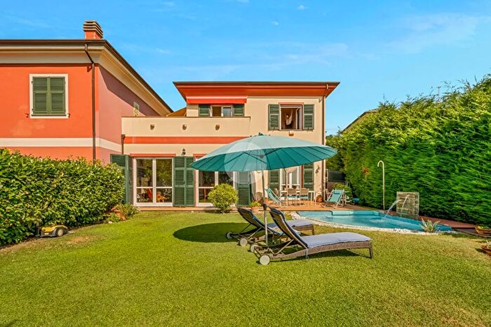 Casa con 6 locali in vendita in Via Montalbano, La Spezia