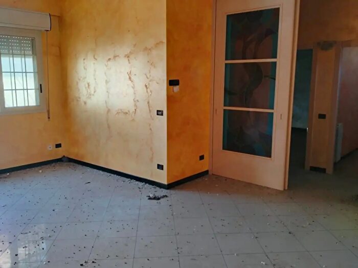 Appartamento con 5 locali in vendita in Via Salerno, Gela