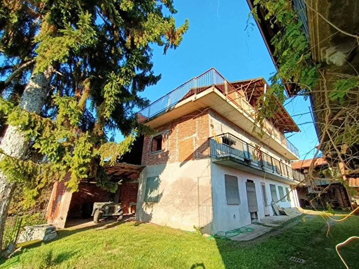 Casa con 7 locali in vendita in Via Pietro Micca Roasio, Roasio