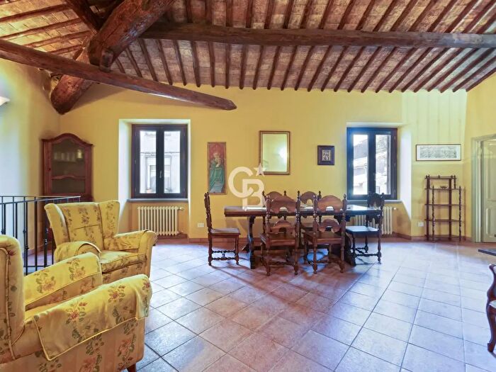 Appartamento con 5 locali in vendita in Via del Gonfalone, Viterbo