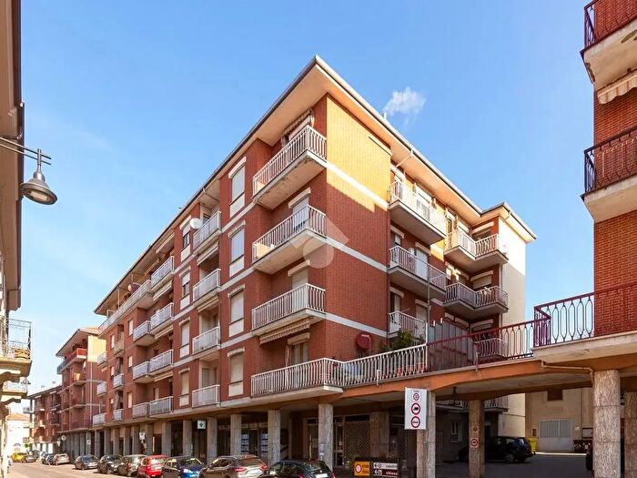 Appartamento con 5 locali in vendita in Via Roma, Costigliole D'Asti