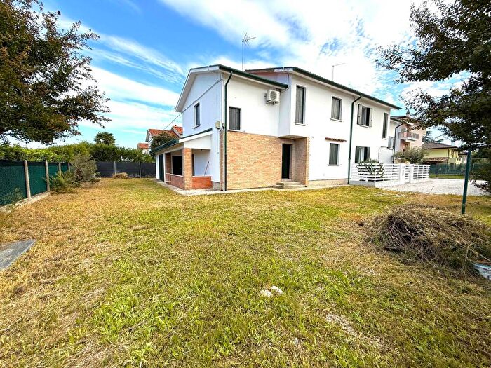 Casa con 5 locali in affitto in Via Cristoforo Colombo, Campocroce, Mogliano Veneto