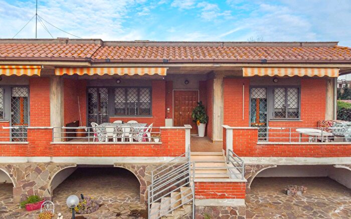 Casa con 6 locali in vendita in Via Ittiri, Roma