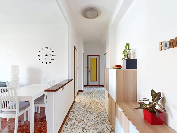 Appartamento trilocale in affitto in Viale Giovanni da Cermenate, Milano