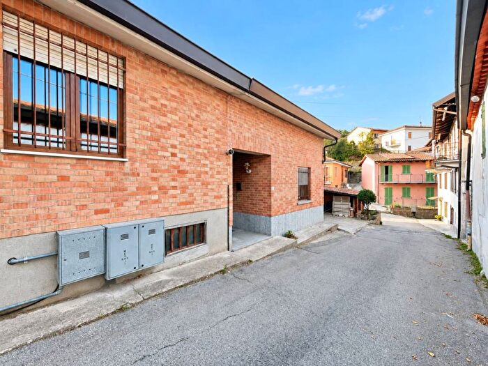 Casa bilocale in affitto in Via Castello, Lequio Berria