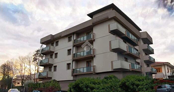 Appartamento trilocale in vendita in Viale Redi, Montecatini Terme