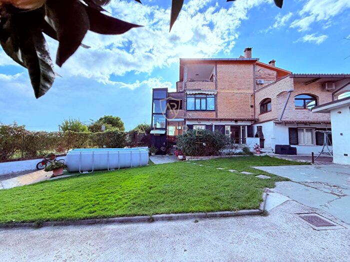 Appartamento quadrilocale in vendita in Strada Licini, Chieti