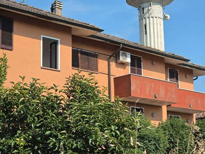 Appartamento trilocale in vendita in via Pinetti, Centro, Montodine