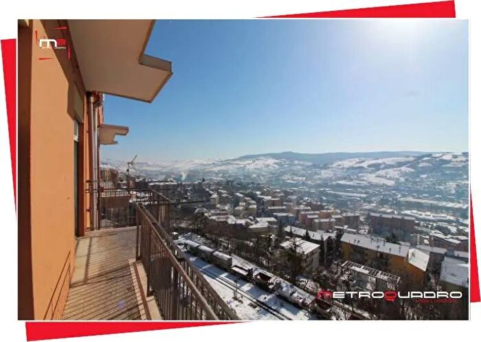 Casa con 8 locali in affitto in Potenza