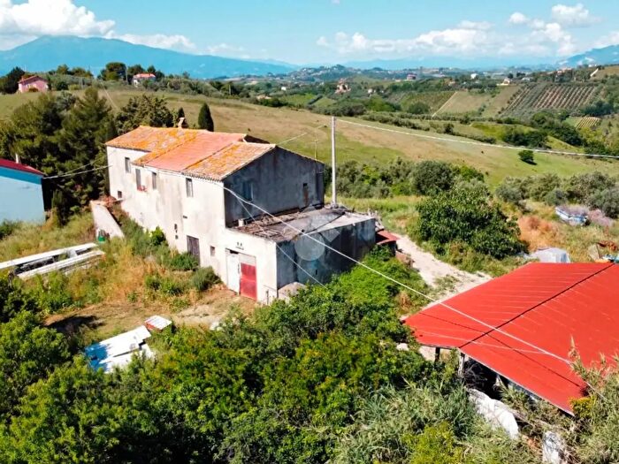 Casa quadrilocale in vendita in Contrada S Giovanni, Monsampolo Del Tronto