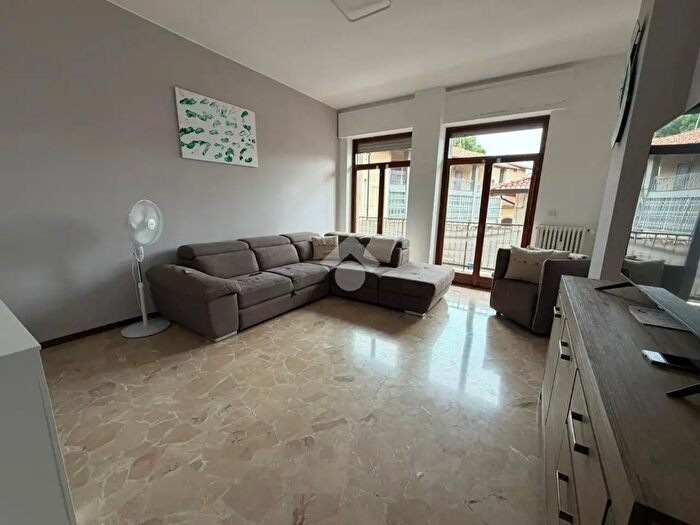 Appartamento trilocale in affitto in Via Elia Simone, Torre Boldone