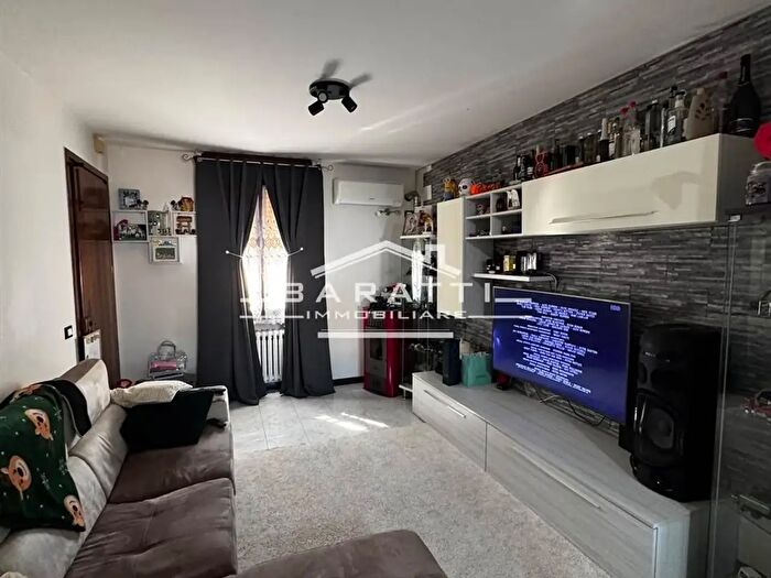 Casa con 6 locali in vendita in Guastalla