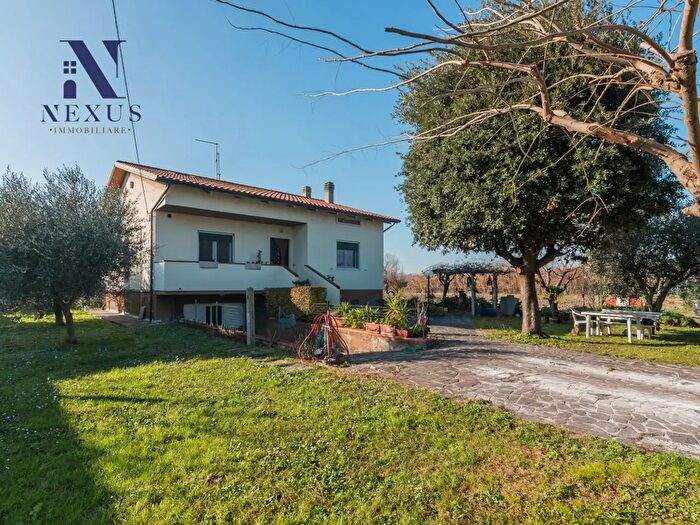 Casa quadrilocale in vendita in Via della Tombaccia, Fano