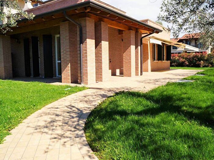 Casa trilocale in affitto in Centro, Sirmione