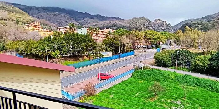 Appartamento quadrilocale in vendita in Via Pantani, Acquappesa