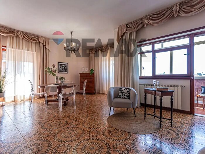 Appartamento con 6 locali in vendita in Via Stefano Cansacchi, Roma