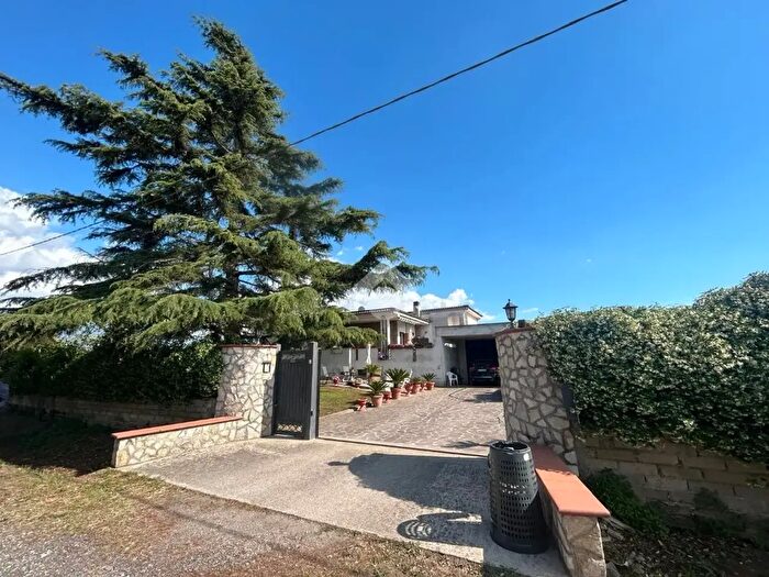 Casa quadrilocale in vendita in Via Buccari, Aprilia
