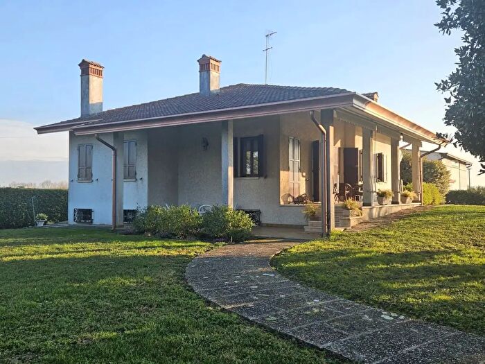 Casa con 5 locali in vendita in Correzzola