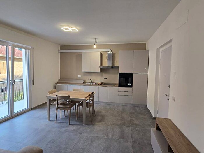 Appartamento trilocale in affitto in Via Aprile, Morrovalle