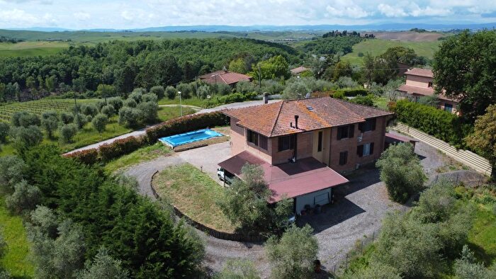 Casa con 10 locali in vendita in Guistrigona Si, Castelnuovo Berardenga