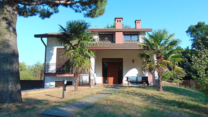 Casa con 8 locali in vendita in Turbigo