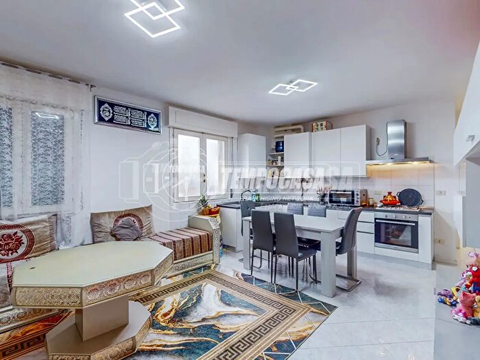 Appartamento trilocale in vendita in Via Muzza Corona, Castelfranco Emilia