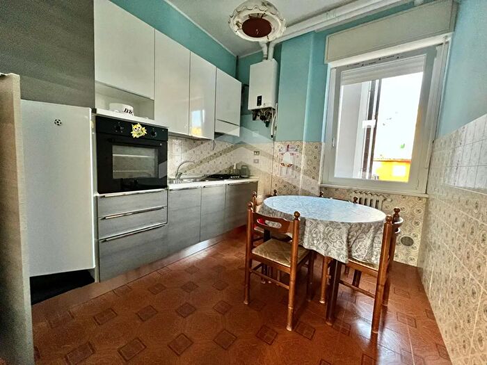 Appartamento trilocale in affitto in Via Genova, Campobasso