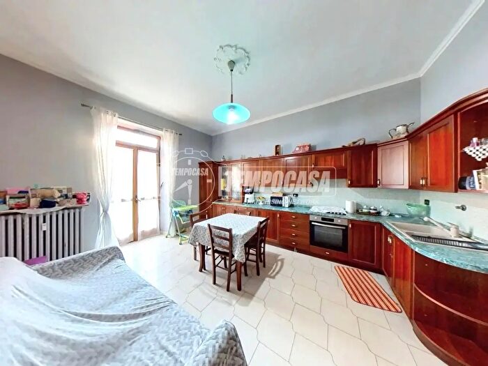Appartamento trilocale in vendita in Via Volpianoo, Torino
