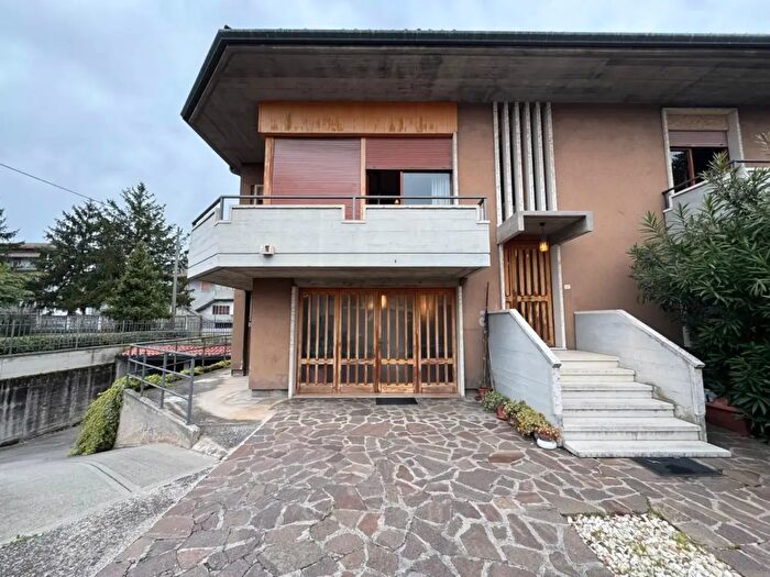 Casa con 8 locali in vendita in Via l Einaudi, San Bonifacio