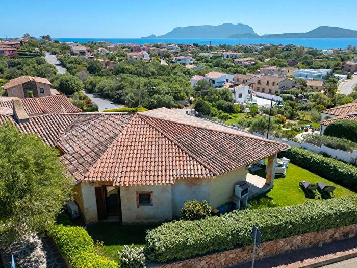 Casa quadrilocale in vendita in Via degli Anemoni, Olbia
