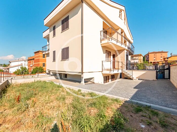 Appartamento trilocale in vendita in Via Francavilla di Sicilia, Roma