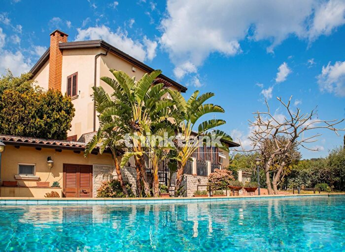 Casa con 11 locali in vendita in Via Piave Snc, San Gregorio Di Catania