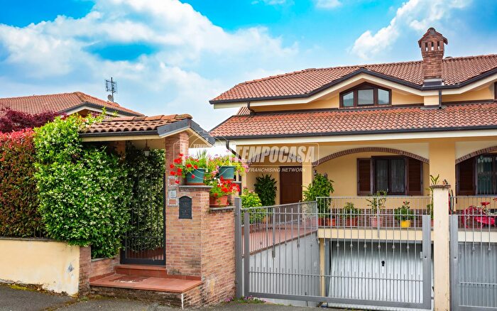 Casa con 5 locali in vendita in Via Cecco Angiolieri, Giaveno