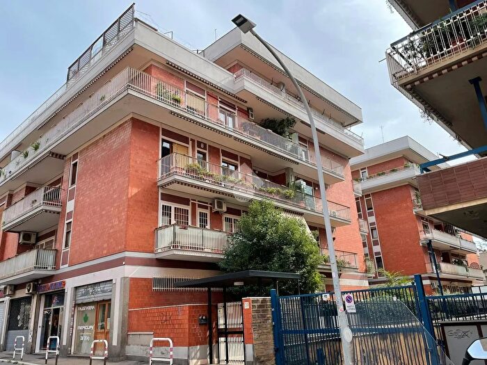 Appartamento bilocale in affitto in Via Michele Amari, Roma