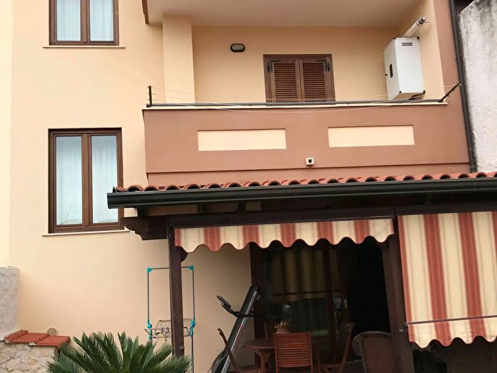 Casa con 9 locali in vendita in Via Ponticelli, Mondragone