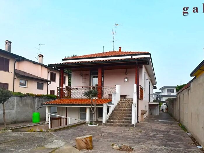 Casa quadrilocale in vendita in Via Giulio Verne, Marcallo Con Casone