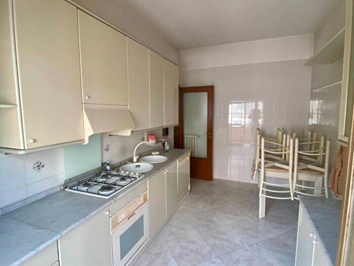 Appartamento con 6 locali in vendita in Stadio Lungomare Colombo, Pescara