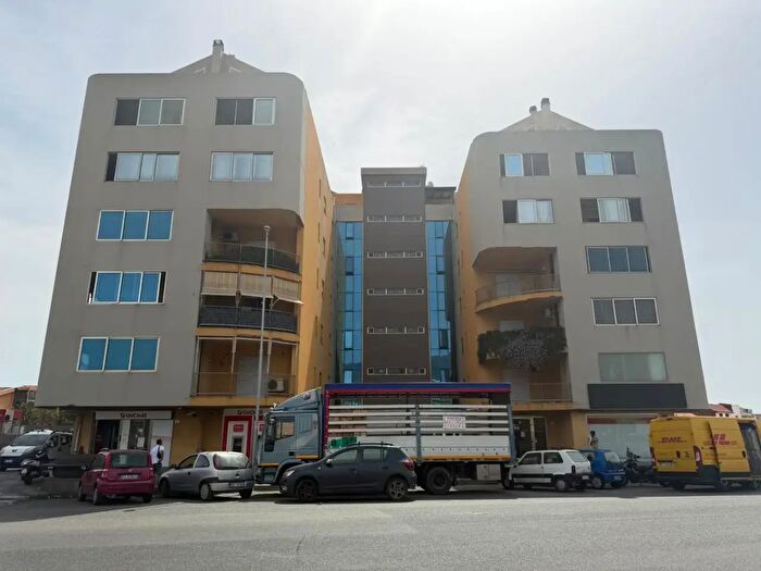Appartamento trilocale in vendita in Via Consolare Valeria, Messina